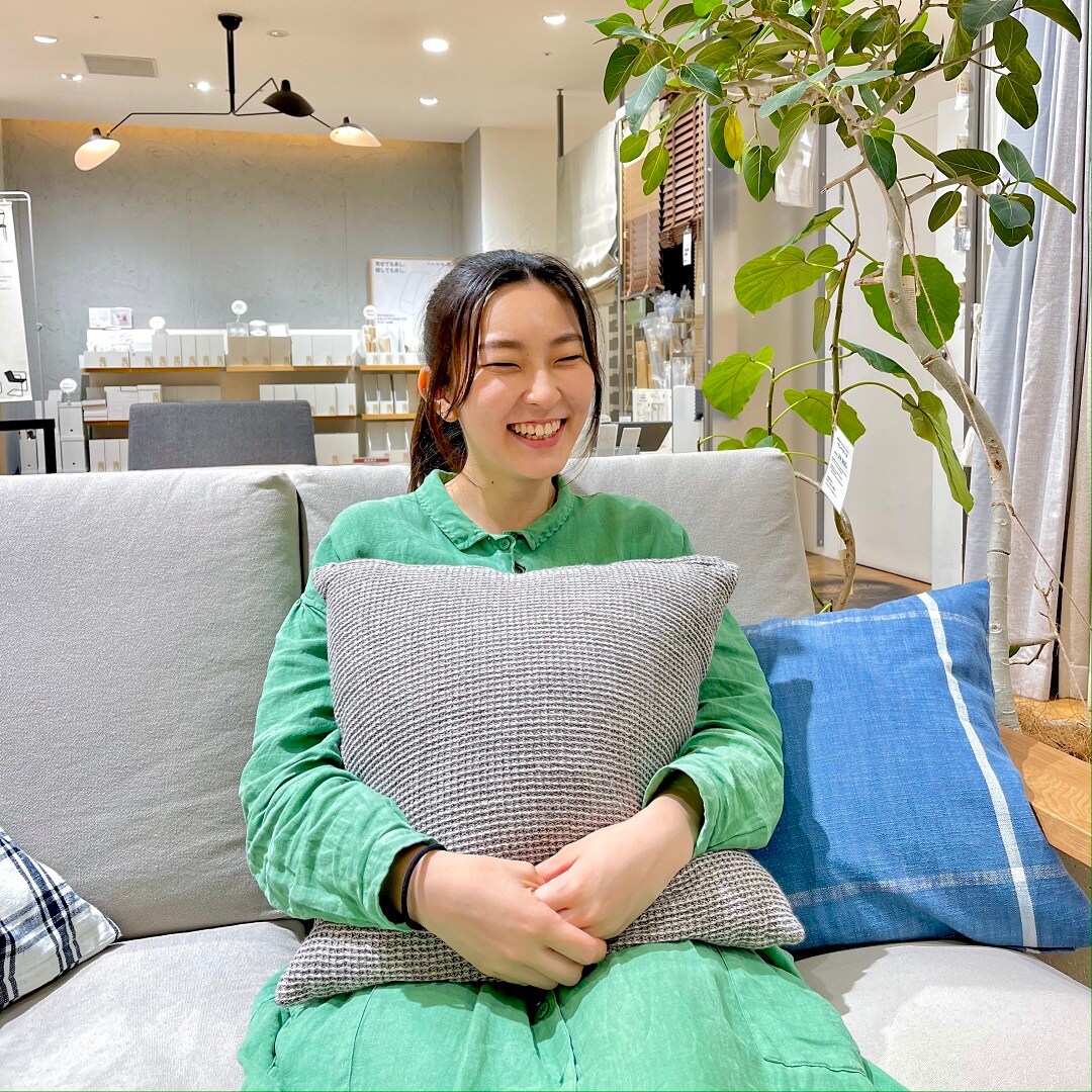 無印良品　羽毛クッション　　カバー付き　5個 Amazon.co.jp: [MUJI 無印良品] 防ダニ 羽根クッション 55×59cm 良品